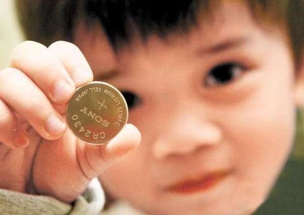 20分钟孩子眼球被溶化！容易被你忽视的危险物还有哪些？