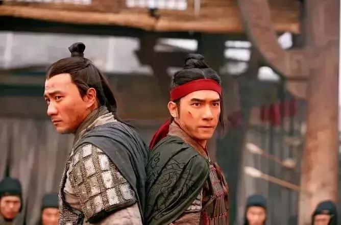 吕布不是张飞的对手吗,吕布凭什么是三国第一武将