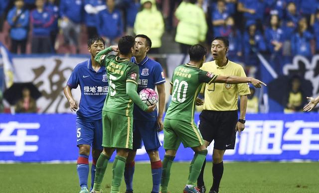 中国足球为什么不行？深圳外援道破天机：球员缺乏斗志，冲突不停
