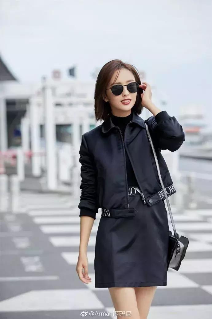 丫丫已经美“腻”了！于是穿上EmporioArmani帅气一回