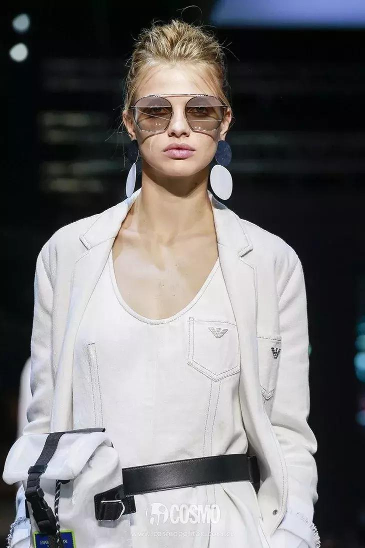 丫丫已经美“腻”了！于是穿上EmporioArmani帅气一回