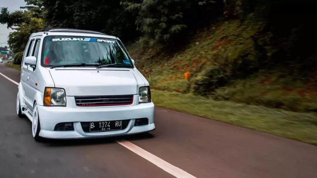 花1万多买个苹果手机,花一万块钱买iphone13