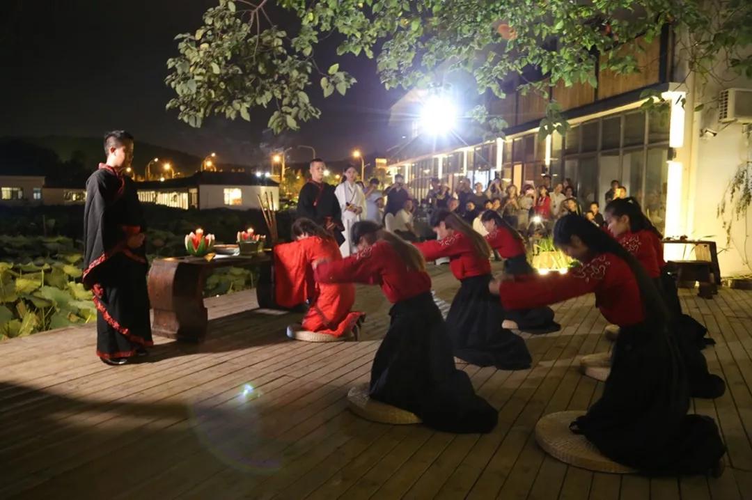 家乡魅力秀：武汉慧心雅社演绎东湖民间祭月，媲美古装实景大剧