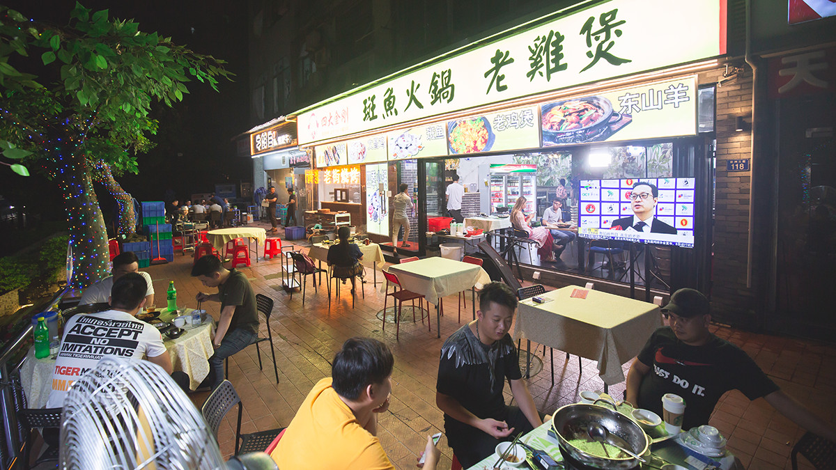 要火！用鲍鱼熬的精华汤底，还涮着“透明”的菜！