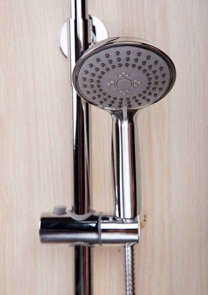 花洒头被水垢堵了怎么解决,家里淋浴花洒堵了该如何解决