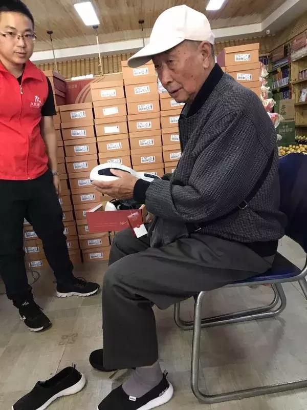 爱爸妈就给他们买邯郸广电首届双星名人老人鞋秋季直销惠来了！