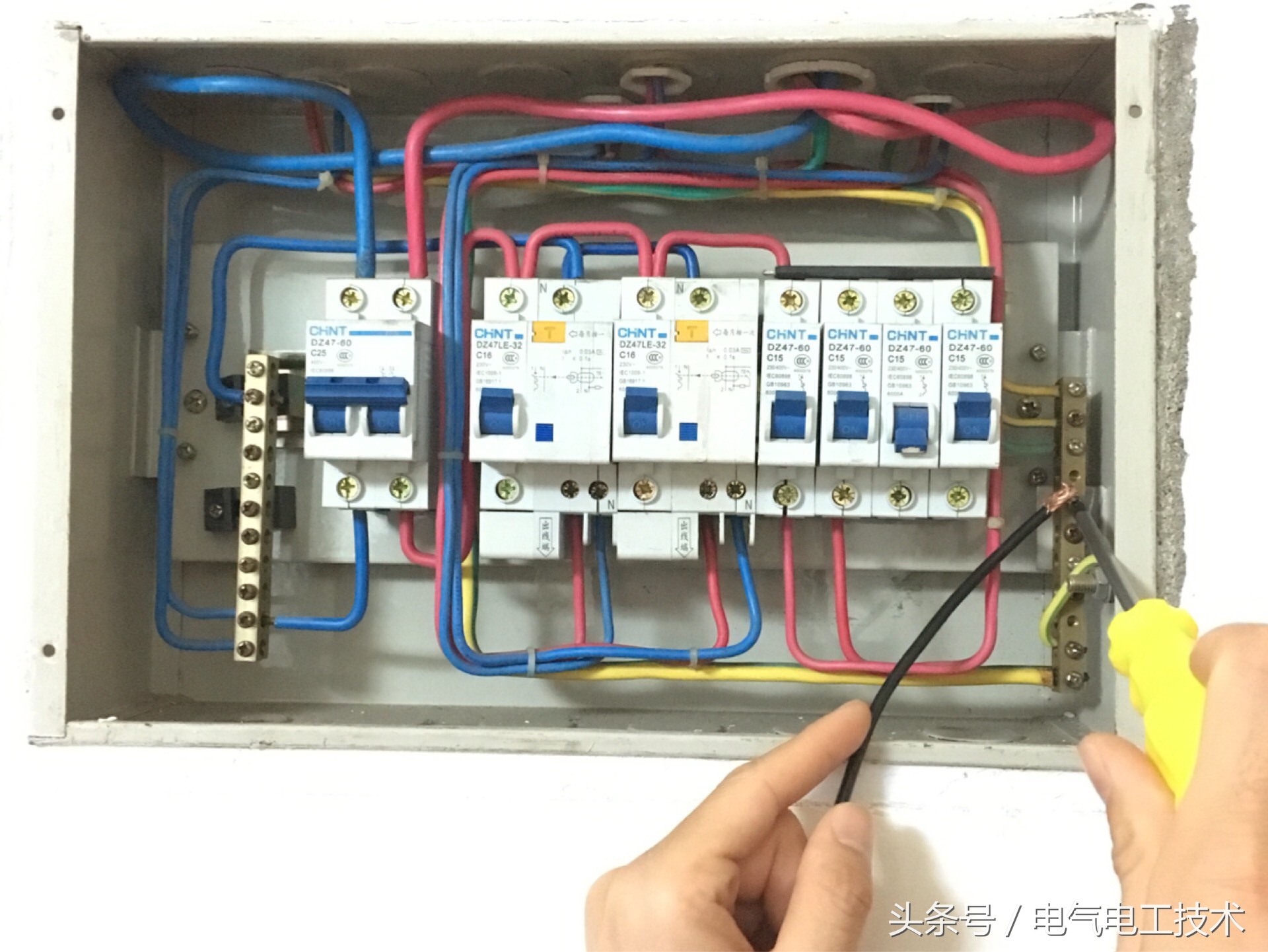 配电箱带电:火线,零线,地线怎么接线和拆线?正确顺序是什么?