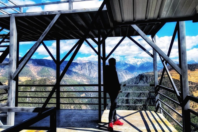 云南八日：看我家帅气小哥哥如何拍照？网友：花痴也要有限度