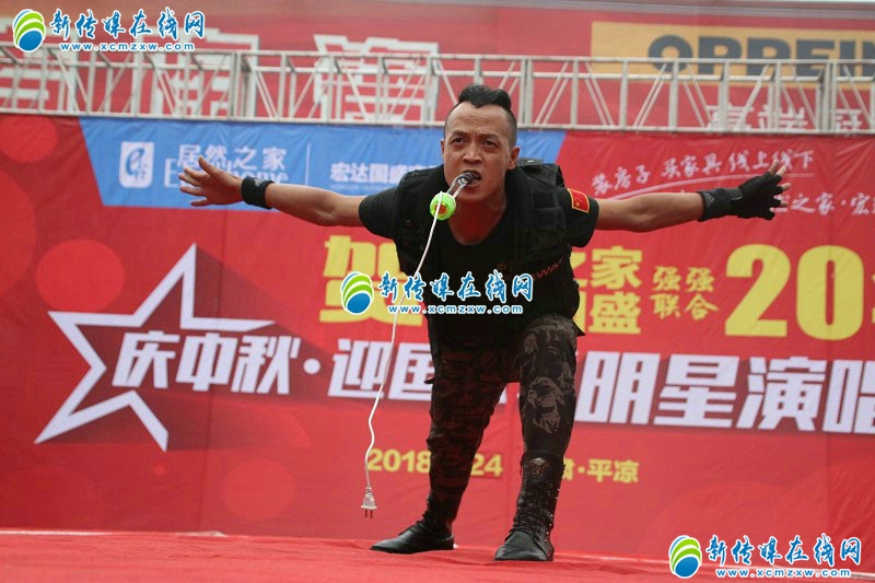 甘肃平凉：32岁男子舌舔烧水器钢筋锁喉，拿生命表演每场仅2000元