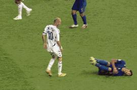 c罗为什么要罚红牌,c罗红牌引热议会遭到怎样的处罚