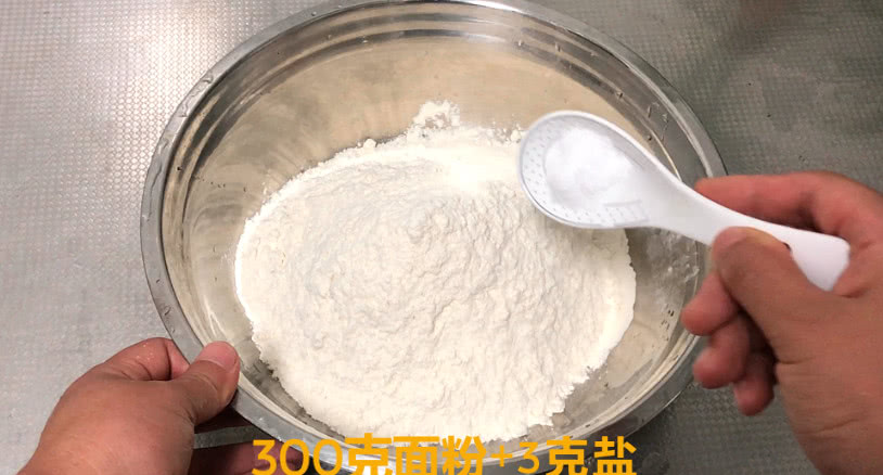手擀面怎么把面条弄得劲道,手擀面做面条简单又好吃的方法