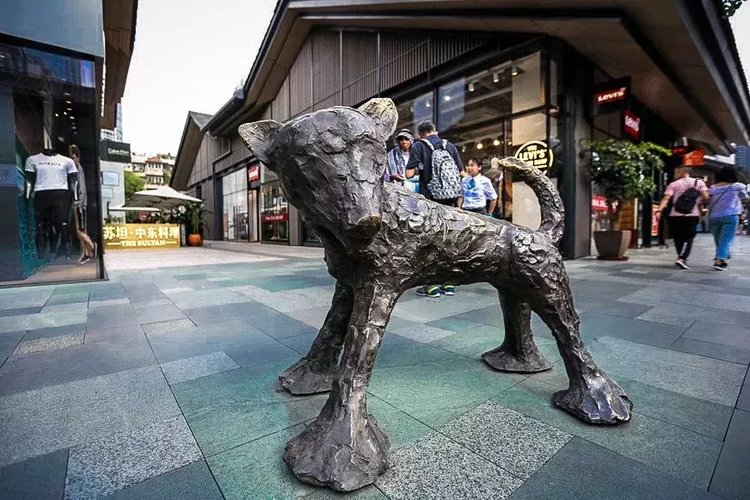 成都18个雕塑,成都太古里裸眼3d龙雕塑