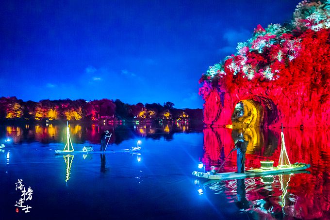 象山是桂林的标志，其实夜色下的象山才最美，很多游客都错过了