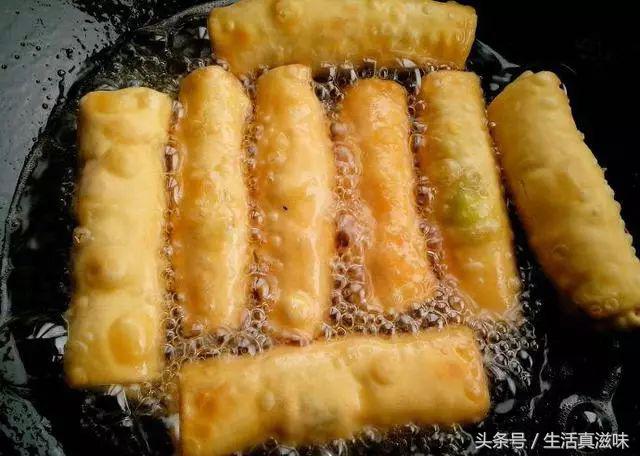 包饺子多余的饺子皮怎样做才好吃,包饺子多下来的面粉做什么