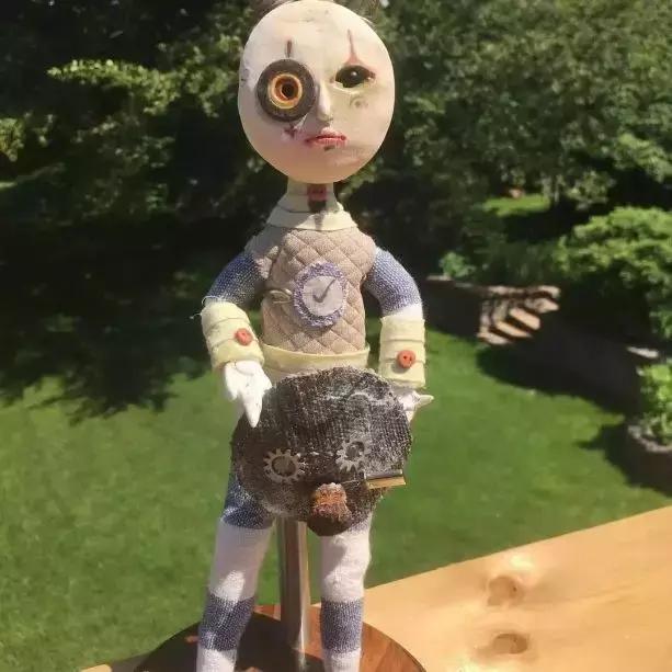 12岁男孩用捡来的破烂，打造出一个暗黑王国，吓哭一票成年人……