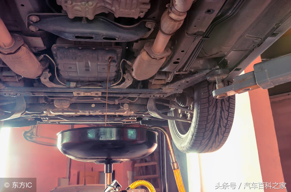 机油换了没多久颜色变黑正常吗,机油变黑是什么原因