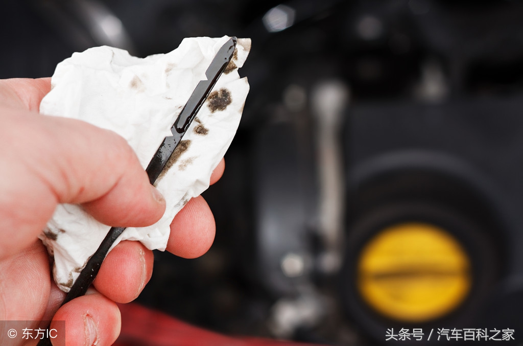 机油换了没多久颜色变黑正常吗,机油变黑是什么原因