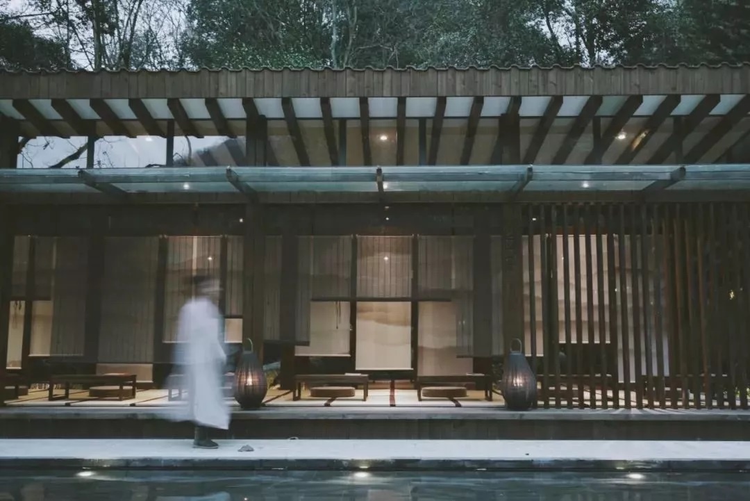 国庆假期住哪儿？水灵妹为你精心奉上都江堰这10家紧临景区的民宿酒店！让你坐拥青山绿水，感受品质生活