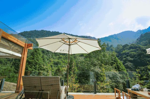 国庆假期住哪儿？水灵妹为你精心奉上都江堰这10家紧临景区的民宿酒店！让你坐拥青山绿水，感受品质生活