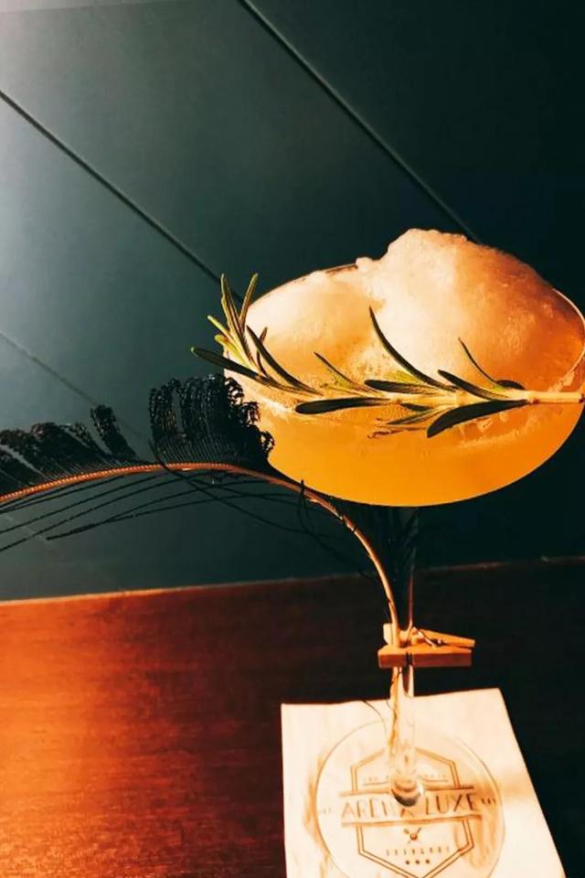 火遍香港尖沙咀、外滩江景环绕……2018魔都新酒吧，潮人新据点！