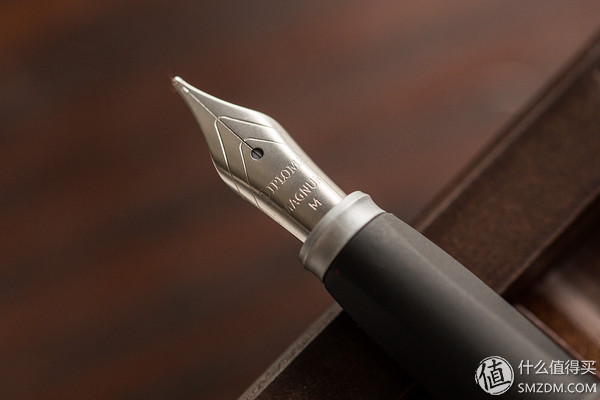 斑马三方联名钢笔,三方联名纯白钢笔