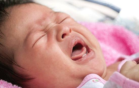宝宝刚开始长牙哭闹如何缓解,宝宝长牙哭闹如何缓解