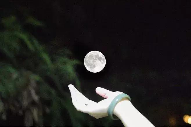 中秋佳节看月亮阴晴圆缺,中秋佳节看圆月