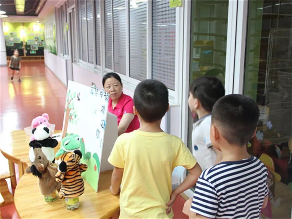 足球机器人儿童,足球机器人幼儿园