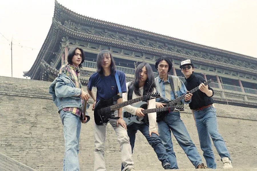 许巍老了多了份沧桑感,许巍是个历经沧桑又怎么样的人