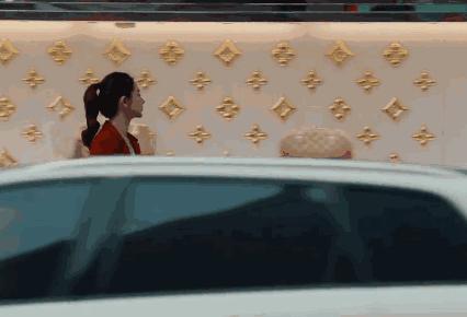 结婚当天适合妈妈背的包推荐,去参加婚礼背什么颜色的包合适