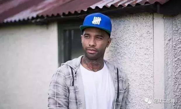 25岁闪耀英超赛场后却光速陨落,英超十大奇迹般陨落的球员