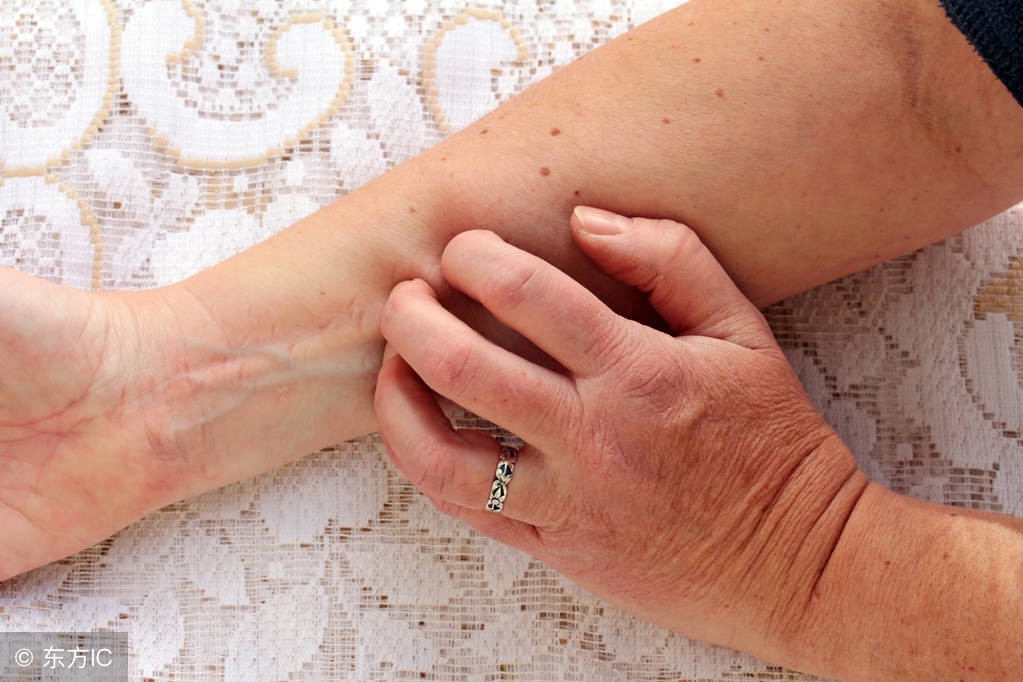 每天按摩2个穴位,坚持1周,皮肤病好了,脾胃也好了!