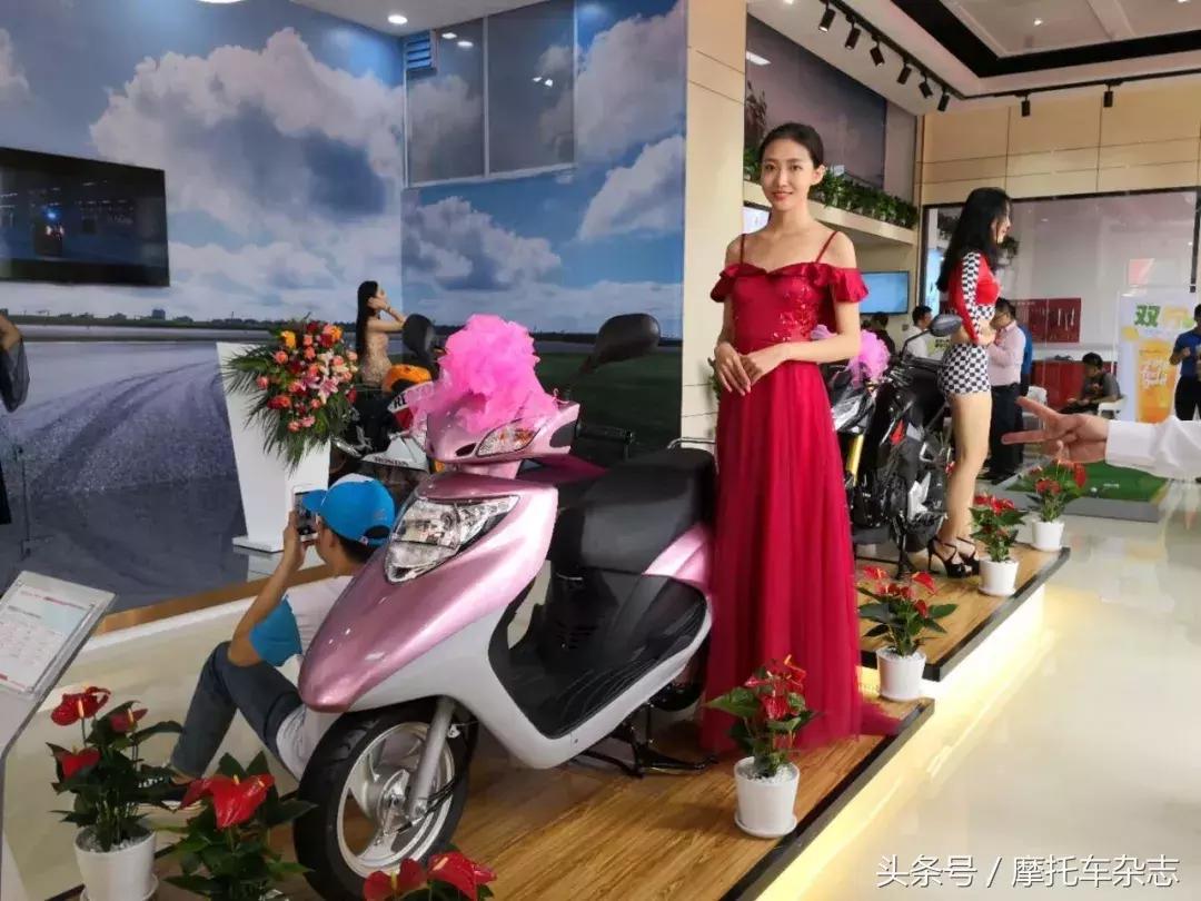 五羊本田乡镇专卖店展示图,五羊本田摩托车全国直营店