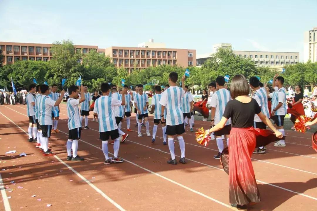 巧绘世界缩影，畅舞运动激情，科中第十届体育文化节盛大开幕