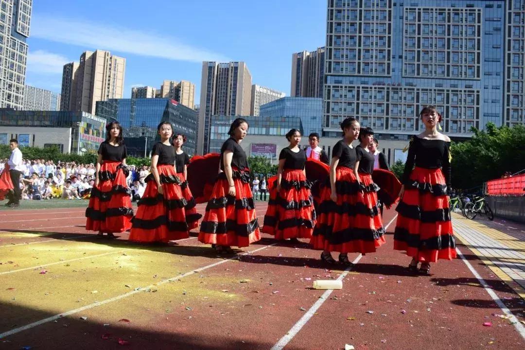 巧绘世界缩影，畅舞运动激情，科中第十届体育文化节盛大开幕