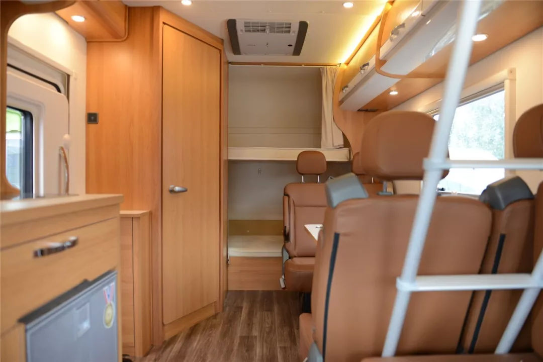 皮卡房车出租一个月多少钱 (房车出租价格多少钱一天)