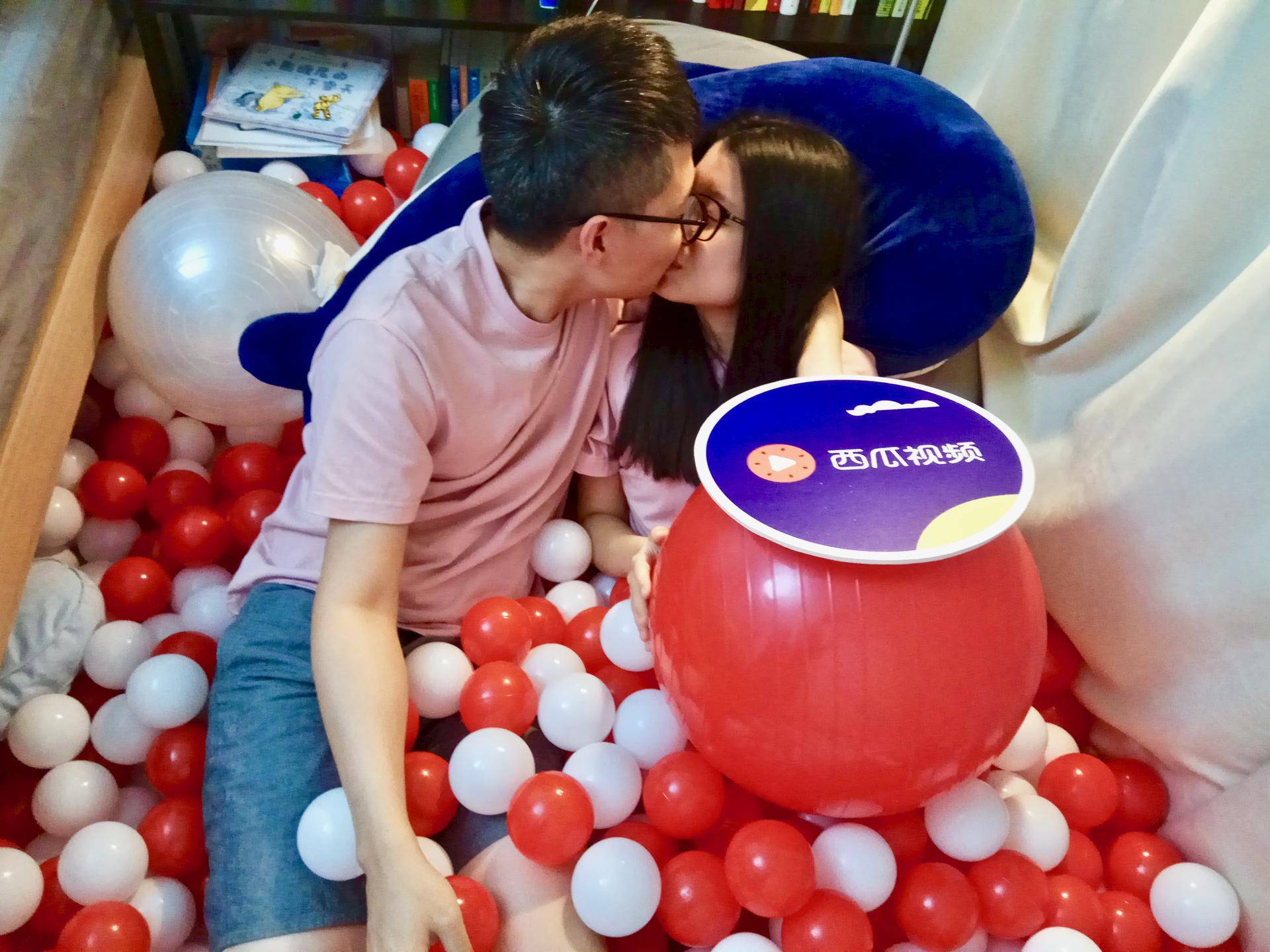 韩寒红白宇宙完整视频,韩寒奉献四海歌会