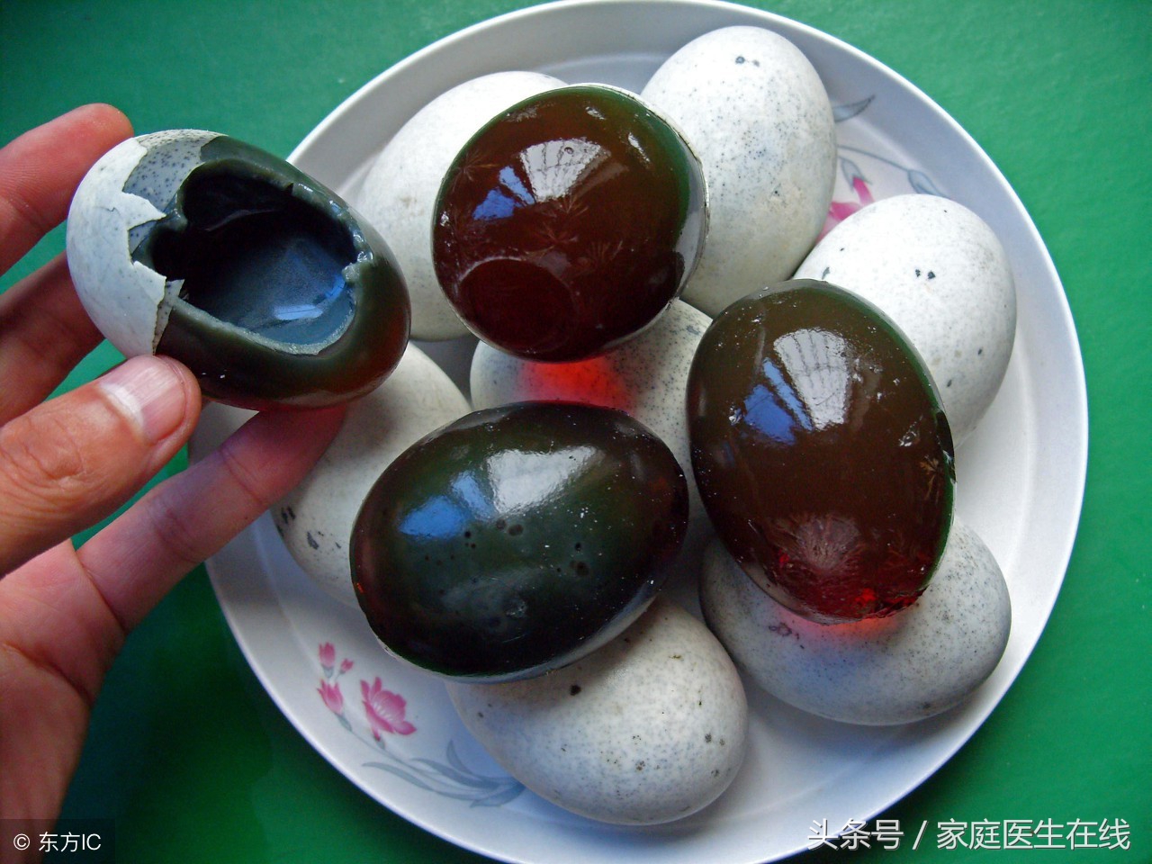 爱吃皮蛋有什么好处,爱吃皮蛋原因有哪些