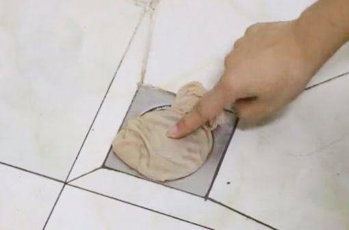 卫生间脱落的头发怎么处理,卫生间头发清理妙招