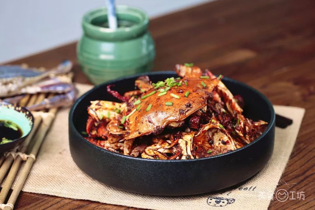 蒸螃蟹是用热水还是冷水,蒸螃蟹到底用热水还是冷水