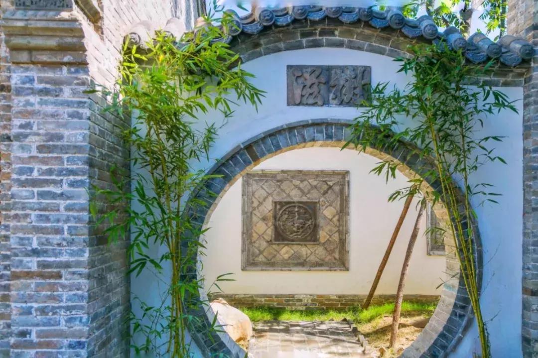 郑州足球小镇有真草足球场吗,郑州足球小镇现状