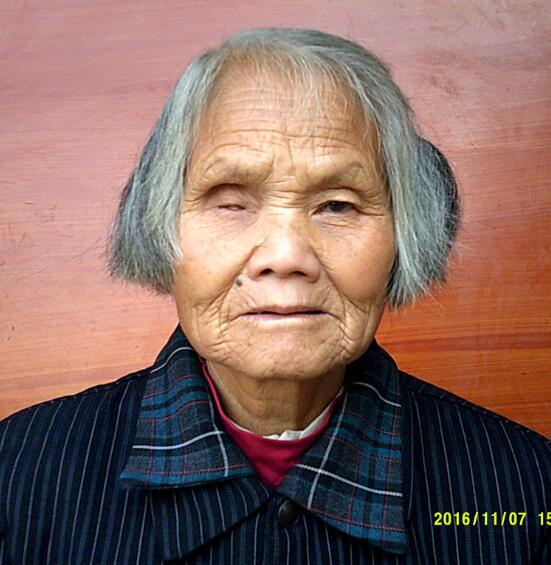 邵阳市经开区昭阳片区东城村金鸡塘组78岁老太庆国庆喜收“芝麻”