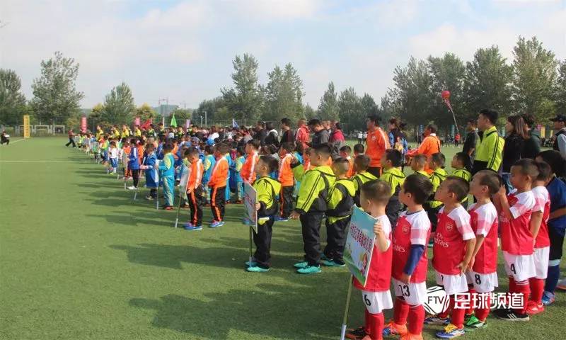 “踢球吧宝贝”足球要从从娃娃抓起