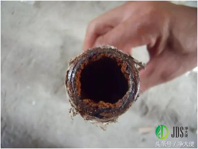 家用水管出水很脏怎么办,自家自来水管道特别脏怎么办