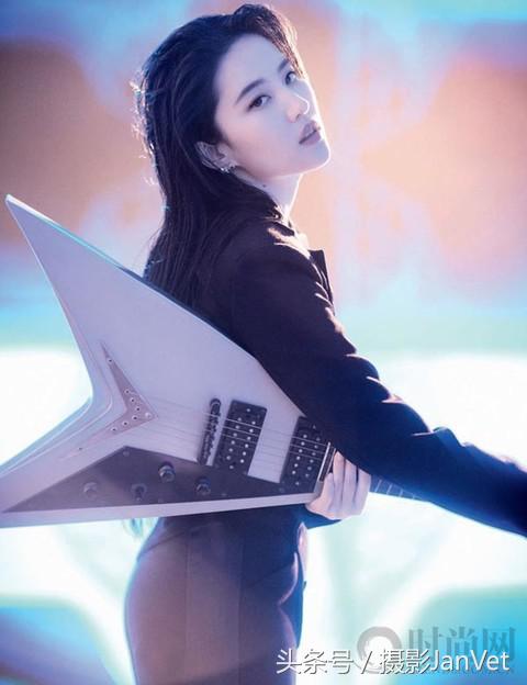 刘亦菲气质清冷,刘亦菲依旧是颜值界的定海神针