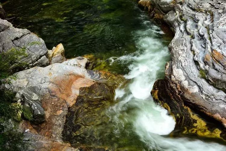 西安出发秦岭最美秋景自驾环线游,西安出发一小时深藏秦岭山水秘境