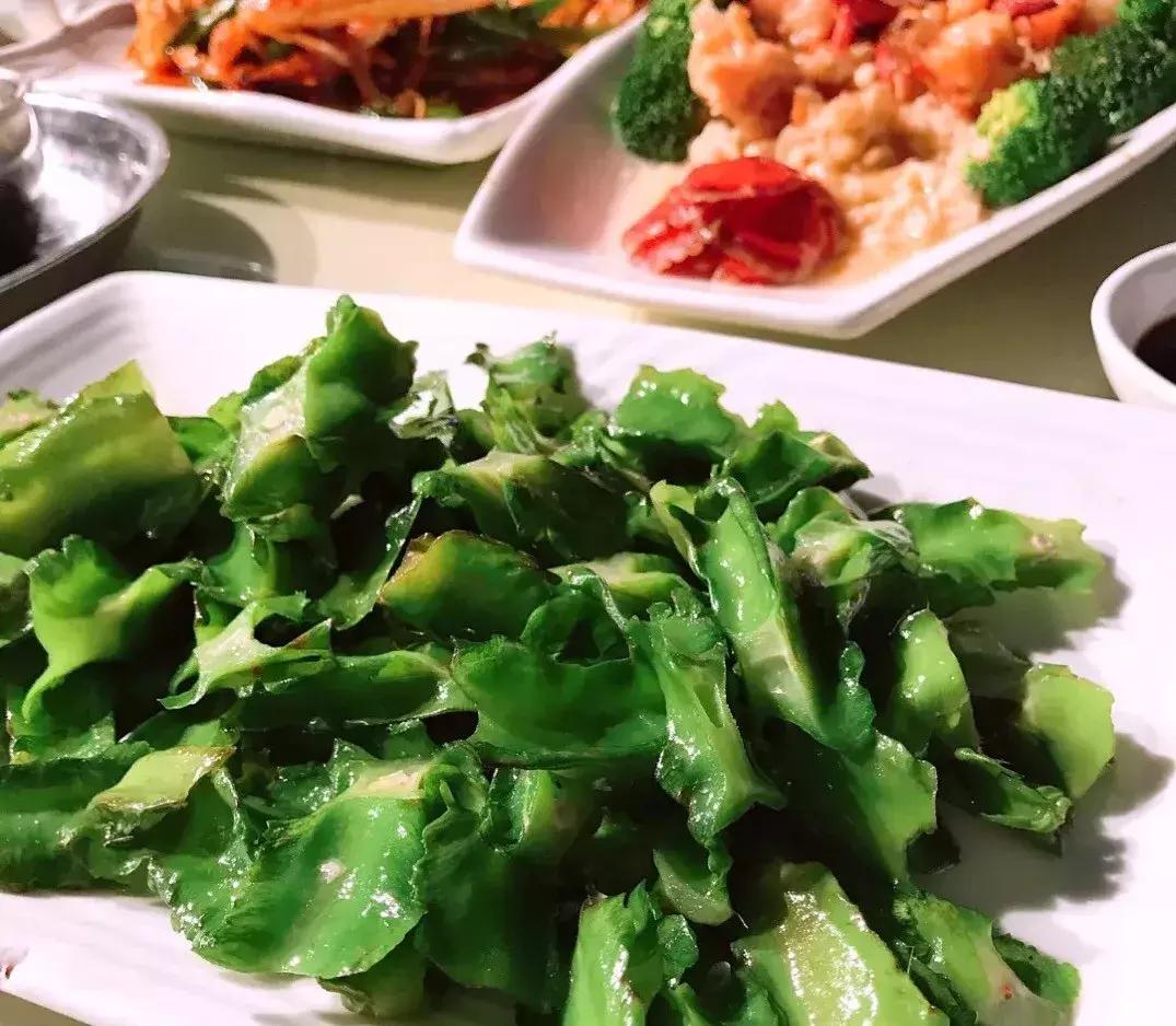 三亚火车头万人海鲜广场哪家好吃,在三亚3000元一桌的海鲜大餐