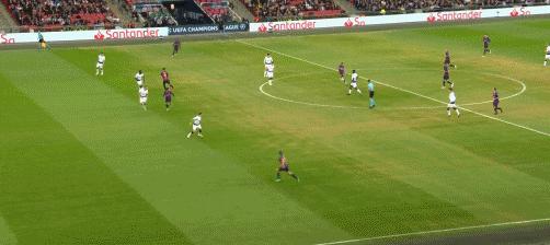 梅西梅开二度助巴萨3-0完胜,梅西4比2热刺梅西庆祝动作