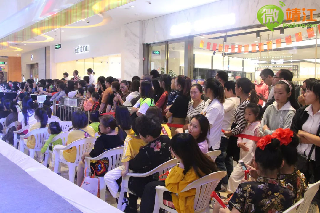 微靖江：这里发生了什么？竟引来近千名靖江人围观！还各种拍照