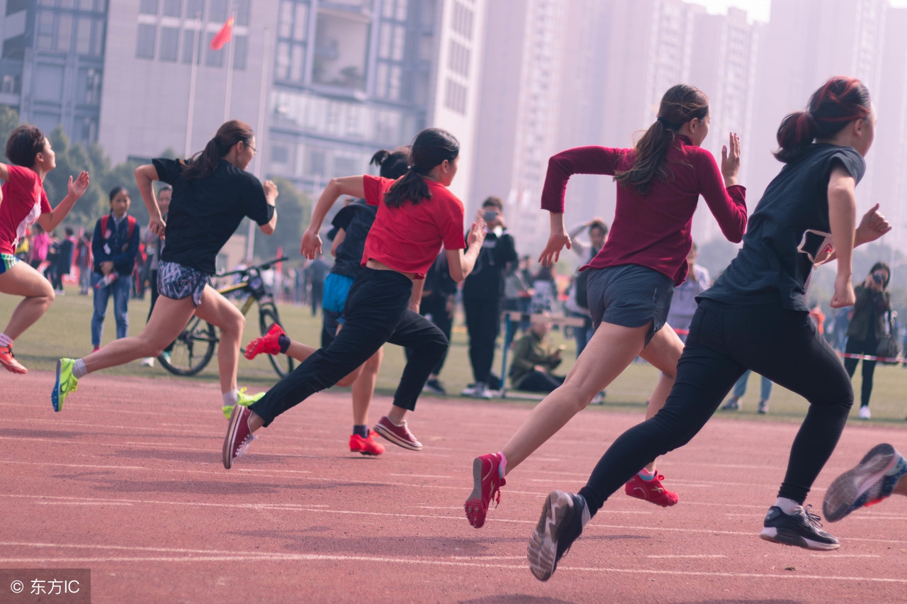 运动会作文初中优秀作文,初中的第一次运动会作文800字